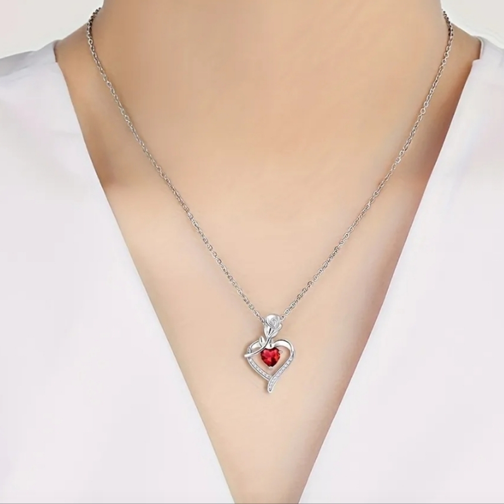 Romantic Red Heart Rose Pendant Necklace (NEW)